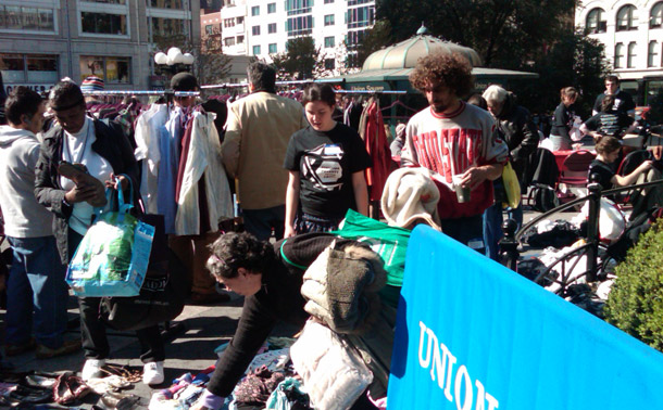 Student volunteers from Yeshiva, Columbia, and New York Universities help homeless NYC residents find clothes and blankets during the 2010 NYC Fighting Poverty with Faith event. (Jewish Council for Public Affairs)