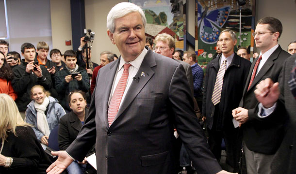 Republican presidential candidate Newt Gingrich talks to his staff during a campaign stop in Manchester, New Hampshire, Monday, January 9, 2012. (AP/Jim Cole)