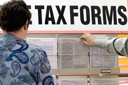 Tax payers search through tax forms at the Illinois Department of Revenue in Springfield, Illinois. (AP/Seth Perlman)