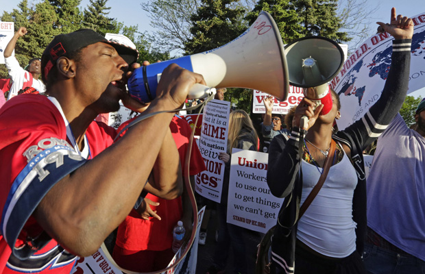 Protesters gather in Oak Brook, Illinois, to demonstrate for higher wages and the right to unionize. (AP/M. Spencer Green)