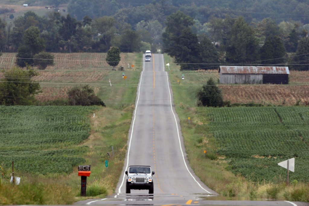 Motorists drive through farmland near Hopkinsville, Kentucky, on August 27, 2012. (AP/Mark Humphrey)