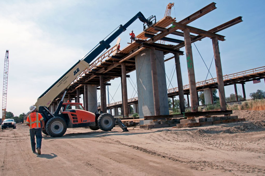 Workers work on the construction of a viaduct in Fresno, California, July 2017. (Getty/California High-Speed Rail Authority)