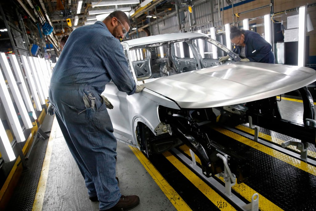 Workers assemble cars at a newly renovated plant in Chicago, June 2019. (Getty/AFP/Jim Young)