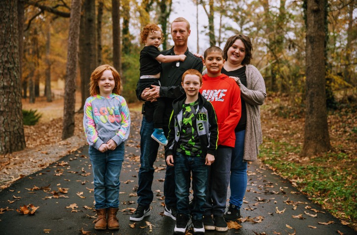 Hannah Ochoa is pictured with her fiance, Robert, and children, Jayden, Justin, Wyatt, and Arianna, in December 2021.