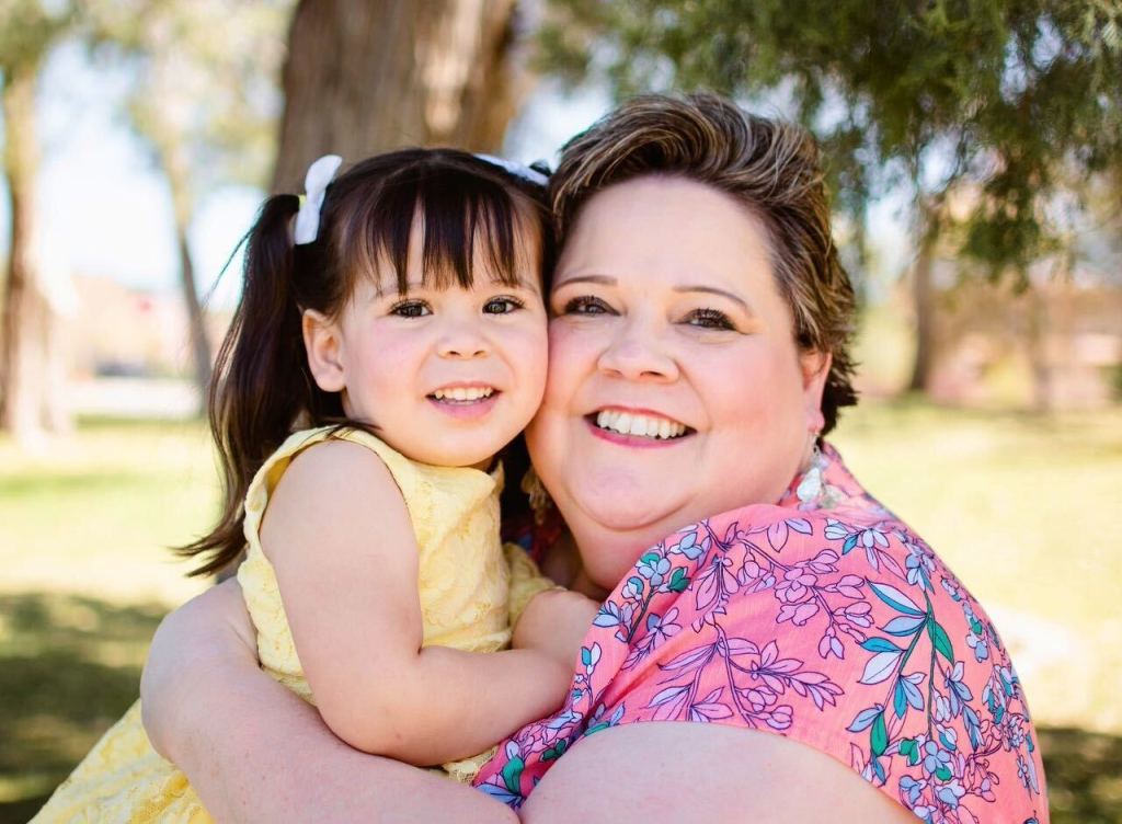 A photo of Stephanie Klein and her daughter.