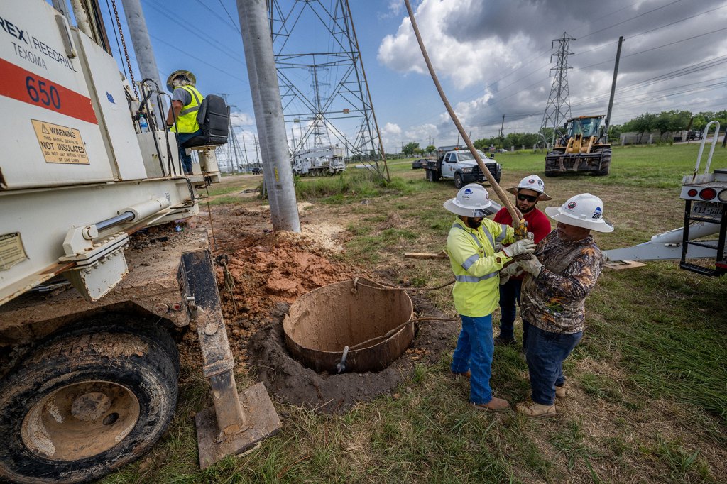 Image showing workers with industrial equipment